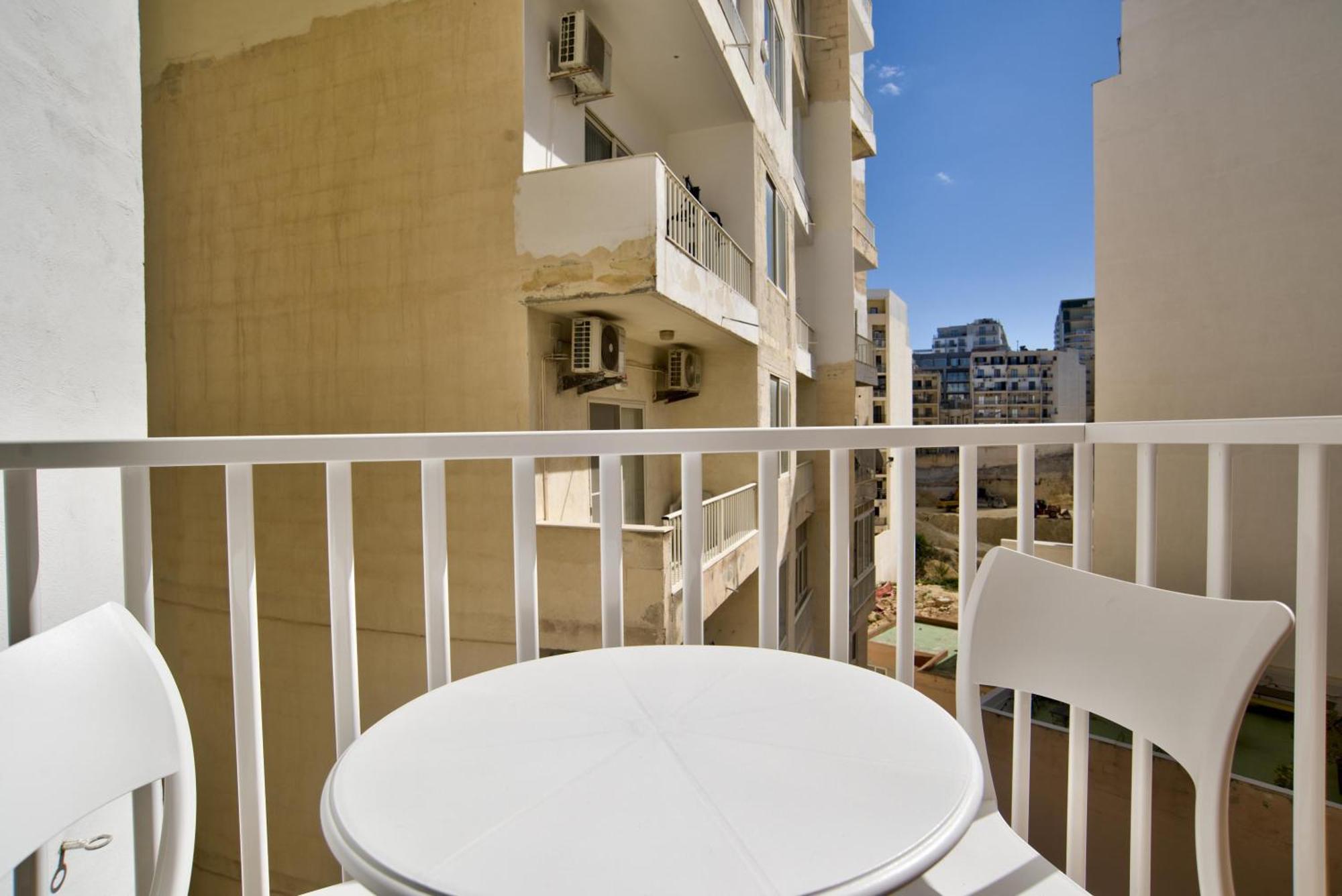 Sliema 2-Bedroom Central Apartments And Penthouse With Jacuzzi Екстер'єр фото